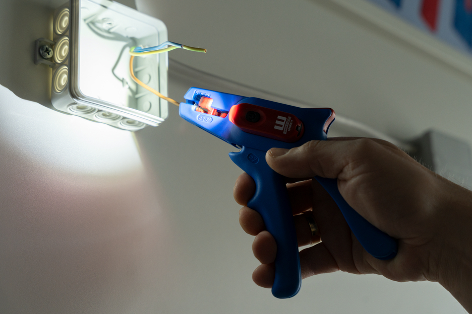 LED Work Light | Three brightness settings ensure excellent visibility and safe work in dark environments