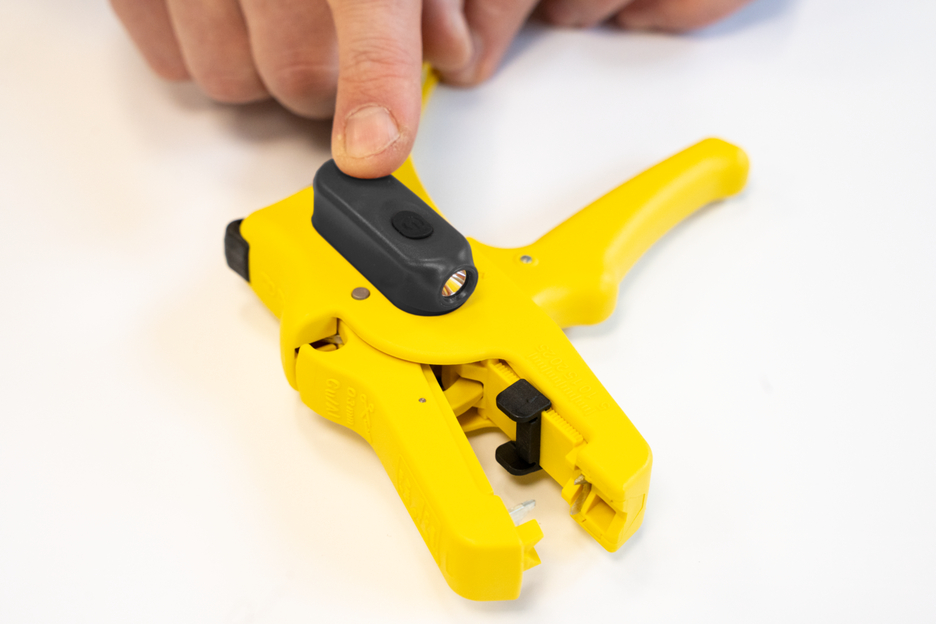LED Work Light | Three brightness settings ensure excellent visibility and safe work in dark environments
