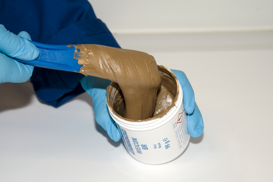 WEICON BR | bronze-filled epoxy resin system for repairs and moulding