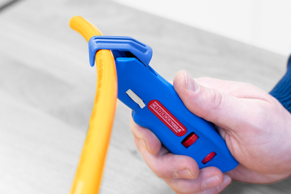 Cable Stripper No. S 4-28 Spiral | Circular, longitudinal and spiral cuts from 4-28 mm Ø
