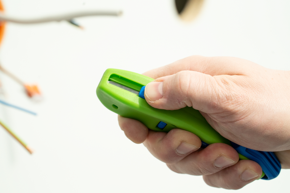 Cable Stripper No. S 4 - 28 Green Line | Stripping tools made from up to 97% renewable raw materials I with retractable hook blade I working range 4 - 28 mm Ø