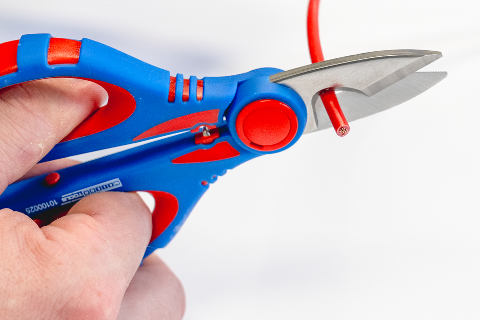 Electrician Scissors XL | large handle diameter for small and large hands to enable maximum power transmission and safe use