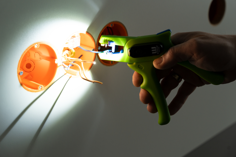 LED Work Light | Three brightness settings ensure excellent visibility and safe work in dark environments