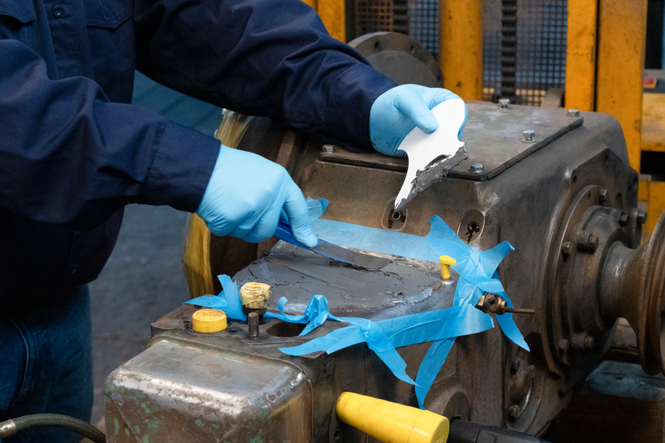 WEICON HB 300 | high-temperature-resistant epoxy resin system for repairs and moulding