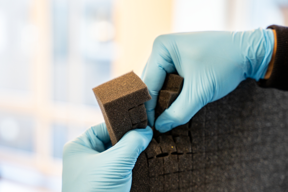 Adhesive Spray | sprayable contact adhesive, ideal for cardboard and paper