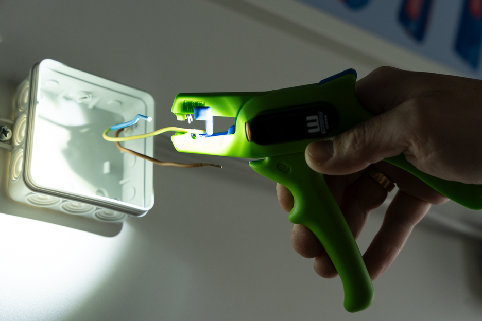 LED Work Light | Three brightness settings ensure excellent visibility and safe work in dark environments