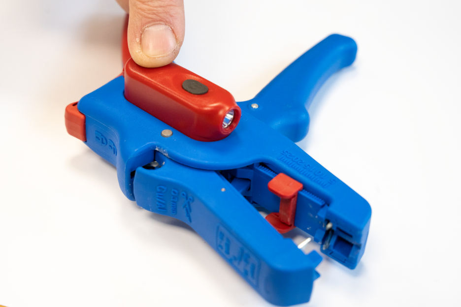 Wire Stripper No. 5 Pro LED Set
 | 2-piece set incl. wire stripper and LED Work Light