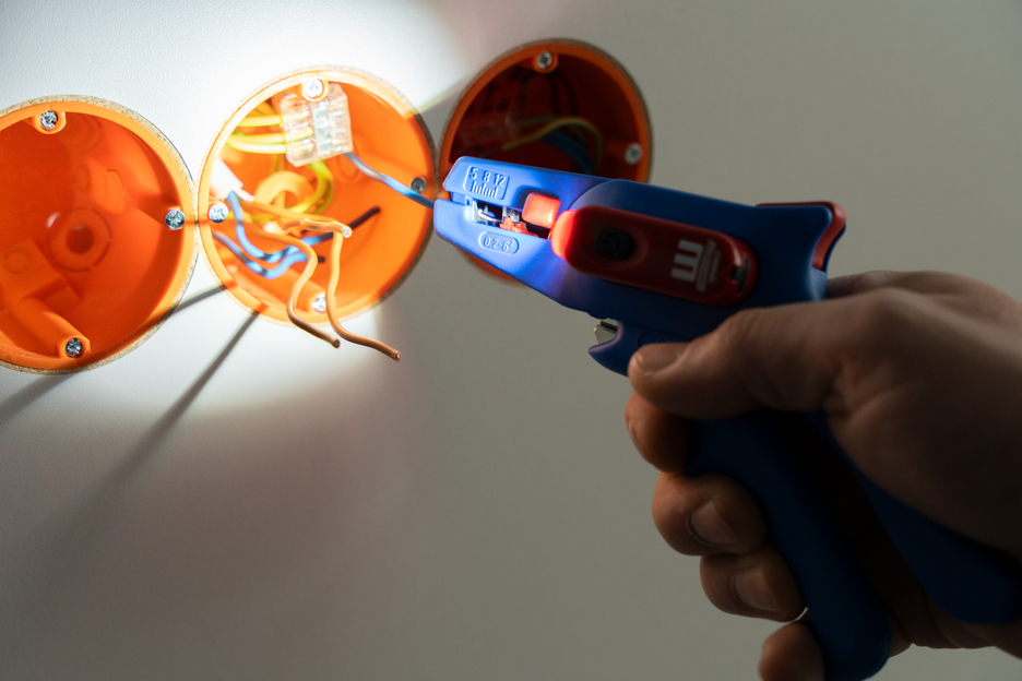 LED Work Light | Three brightness settings ensure excellent visibility and safe work in dark environments