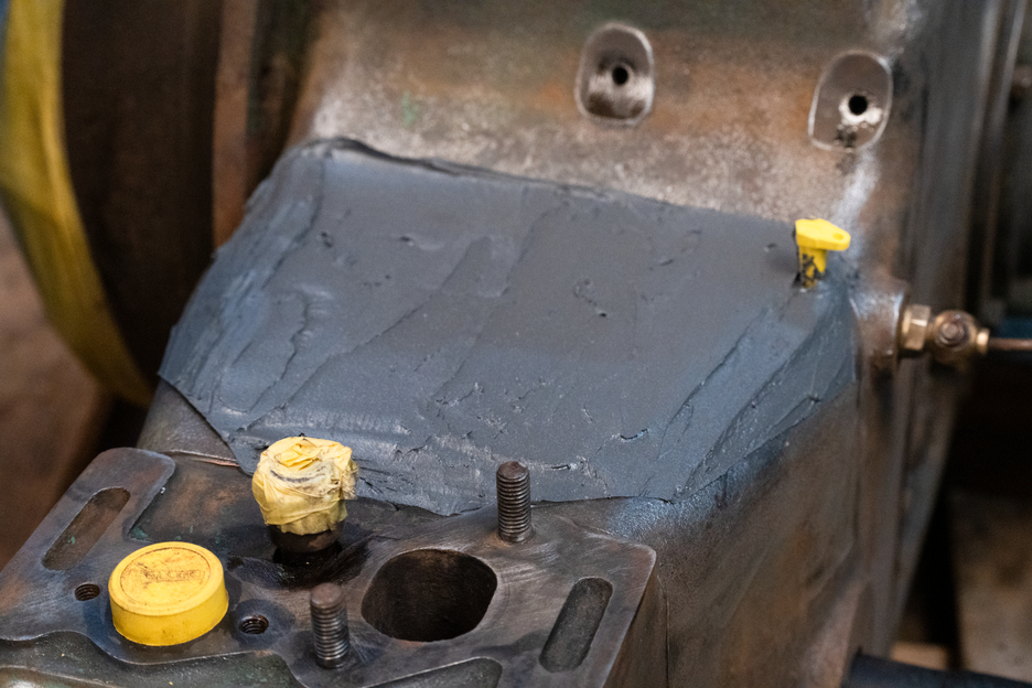 WEICON HB 300 | high-temperature-resistant epoxy resin system for repairs and moulding