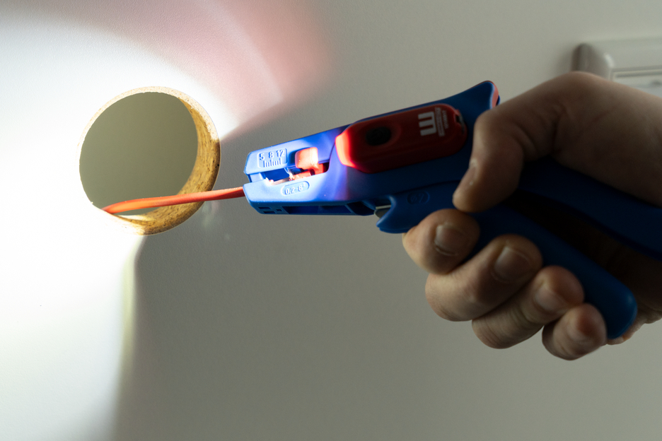 LED Work Light | Three brightness settings ensure excellent visibility and safe work in dark environments
