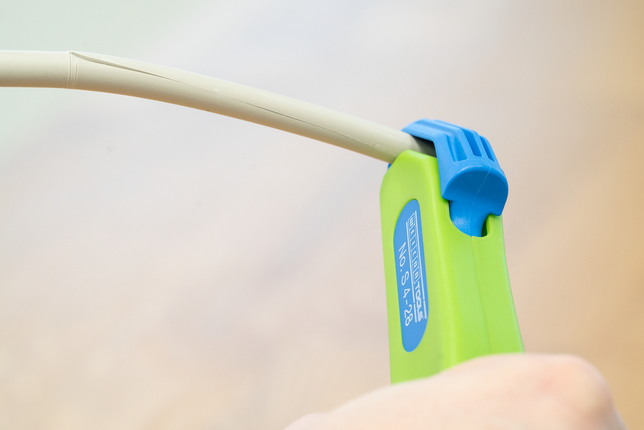 Cable Stripper No. S 4 - 28 Green Line | Stripping tools made from up to 97% renewable raw materials I with retractable hook blade I working range 4 - 28 mm Ø