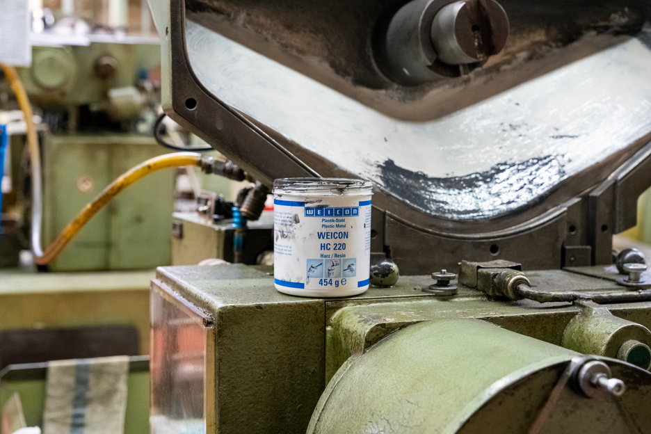 WEICON Ceramic HC 220 | ceramic-filled high-temperature-resistant epoxy resin system for wear protection coating