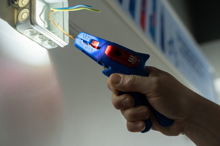 LED Work Light | Three brightness settings ensure excellent visibility and safe work in dark environments