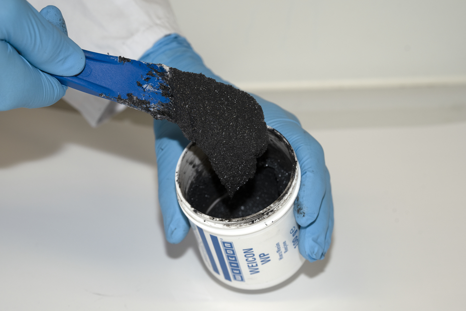 WEICON WP | ceramic-filled epoxy resin system for wear protection coating